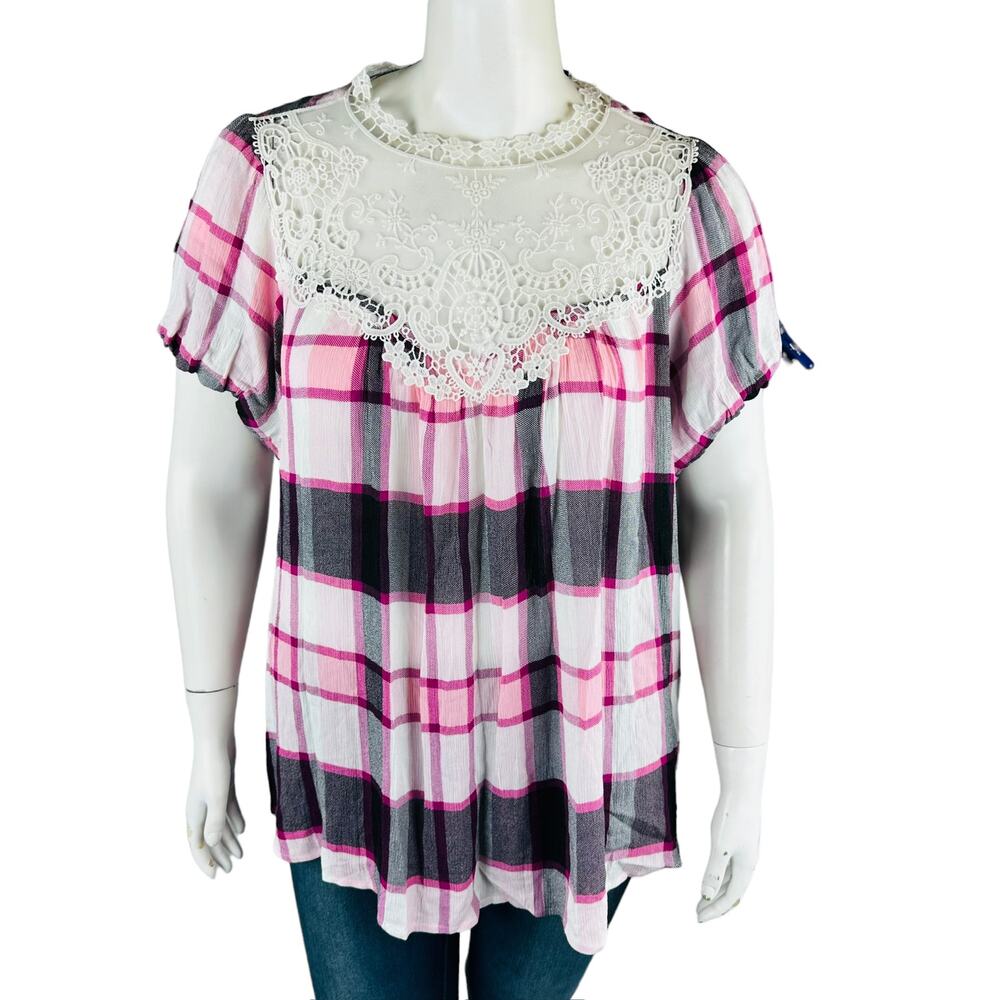 New Torrid Womans Sz 2X Plus Top Blouse Plaid Short Sleeve Pink Plaid Lace NWT
